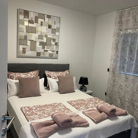 Apartment Leona Primošten